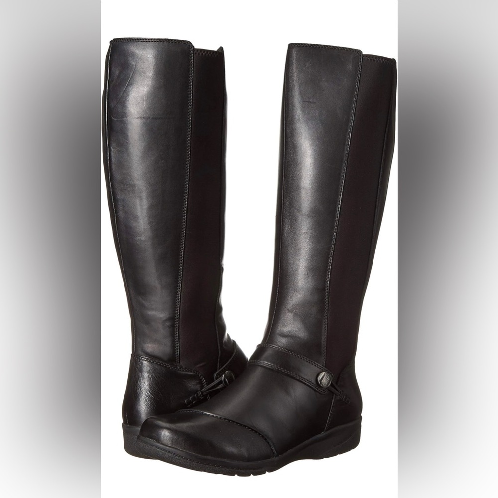 Clarks Women's Cheyn Meryl Fashion Boot. Women’s size 9 . Like new